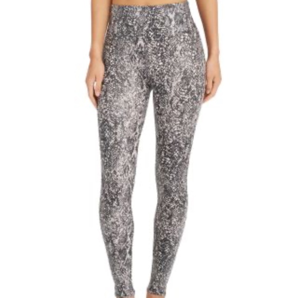 Spanx Jeanish Ankle Leggings Taupe Snakeskin Medium NWT - Picture 4 of 5